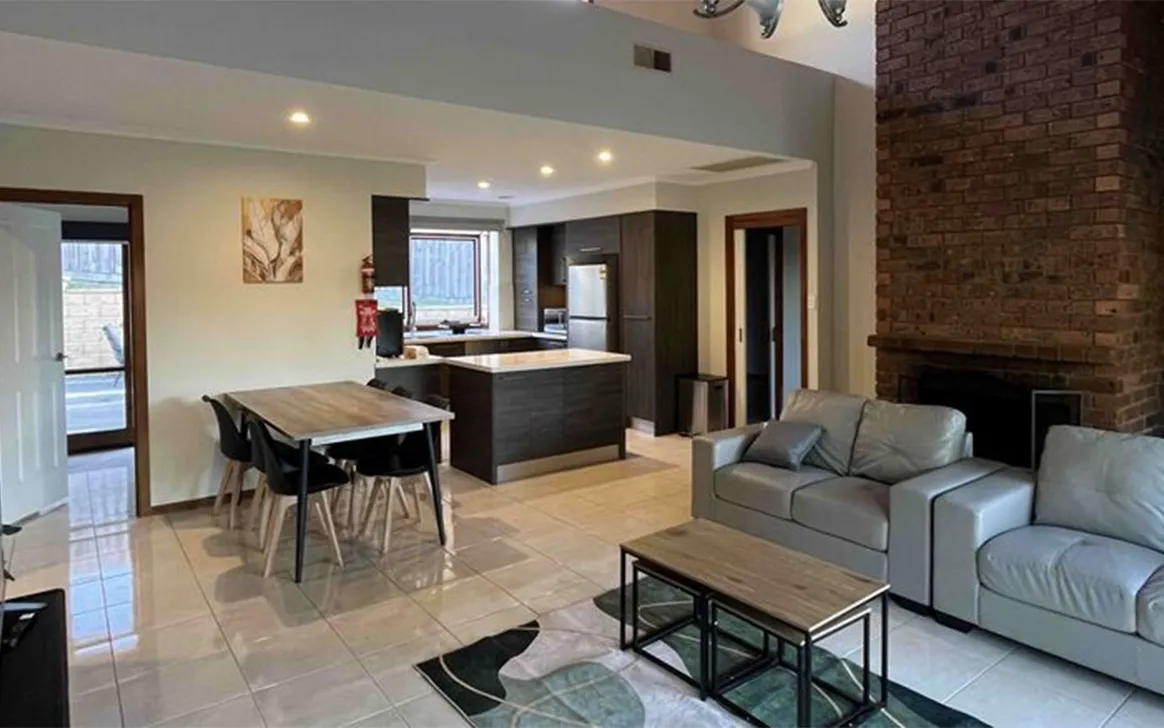 Beautiful Accessible SIL Home in Doncaster — Home image 7