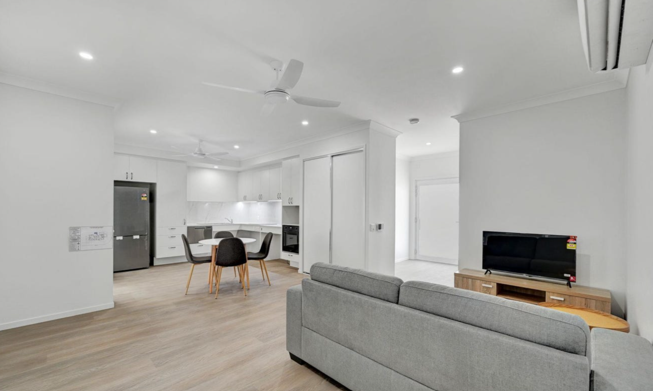 SIL house with Immediate Capacity — Home image 11