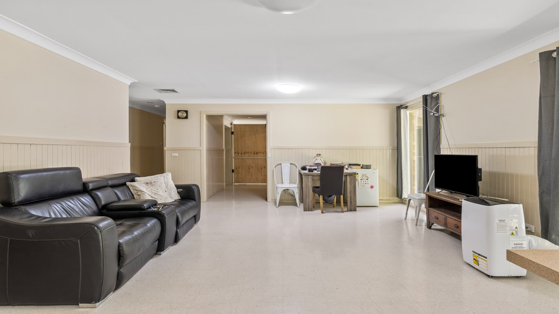 Tranquil home with Supported Independent Living close to the lake in Carey Bay — Home image 6
