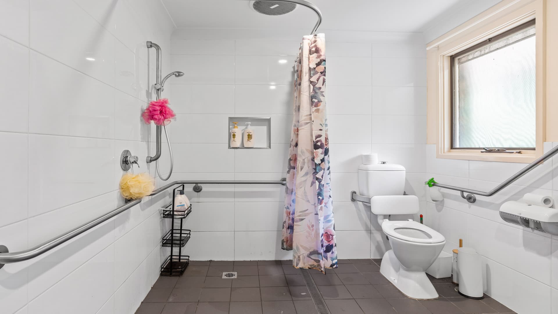 Tranquil home with Supported Independent Living close to the lake in Carey Bay — Home image 8