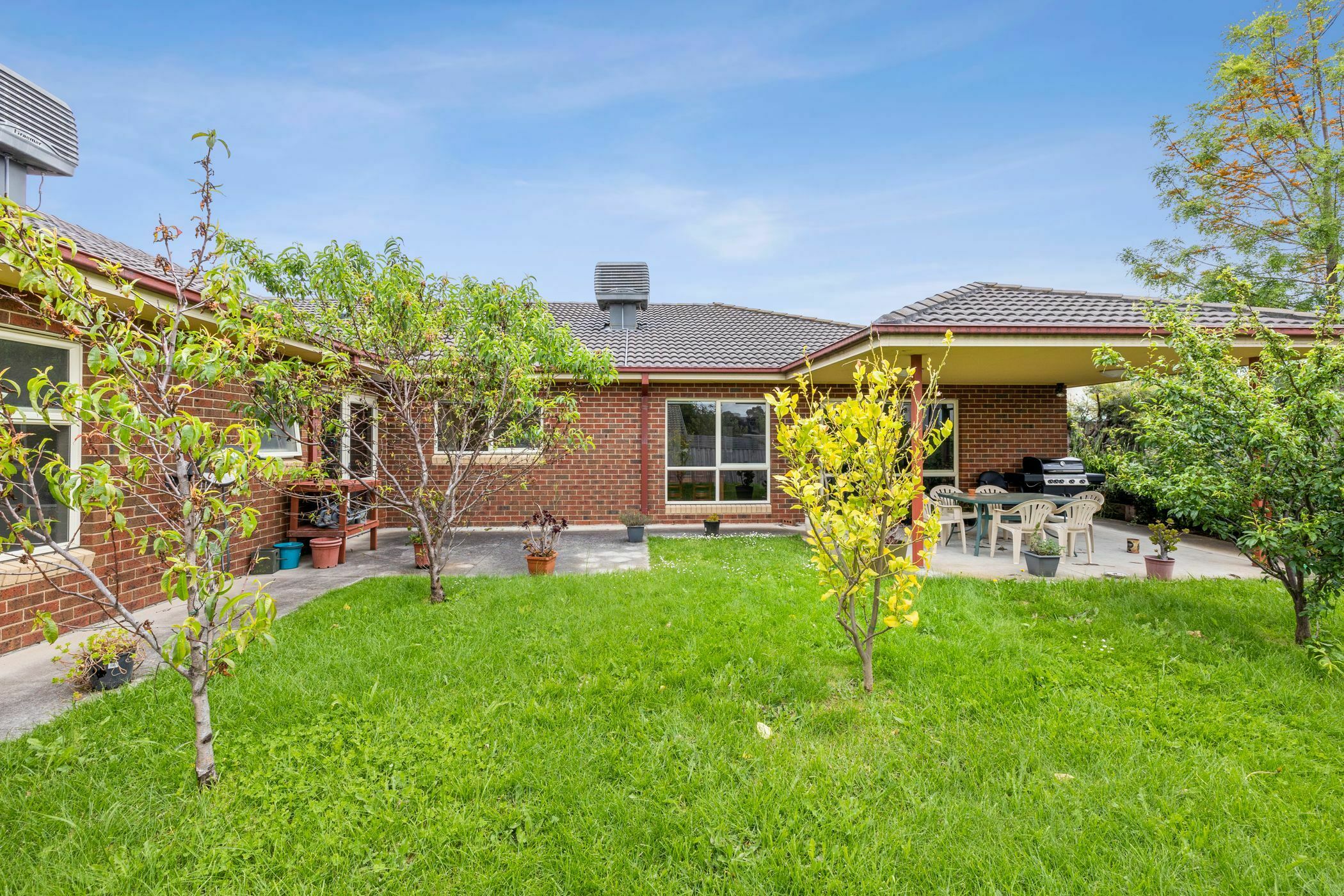 A quiet home close to public transport and the Preston market. — Home image 3