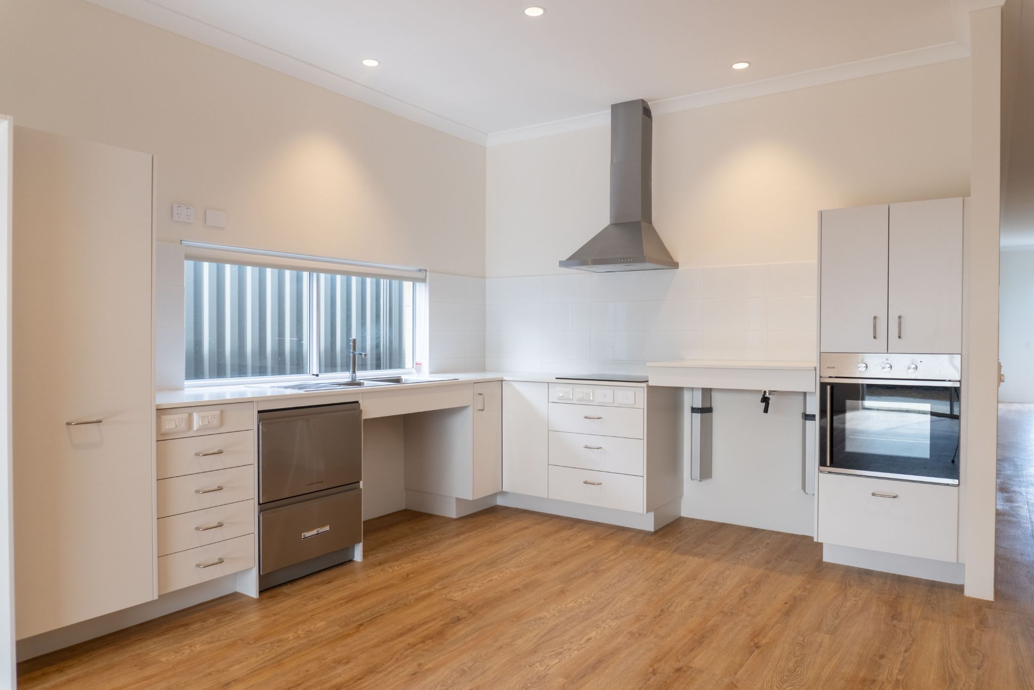 Brand New 3 bed HPS Property with OOA close to the beach — Home image 3