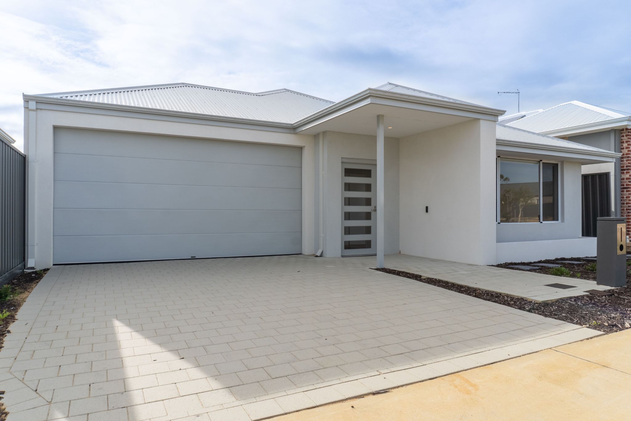 Brand New 3 bed HPS Property with OOA close to the beach — Home image 9