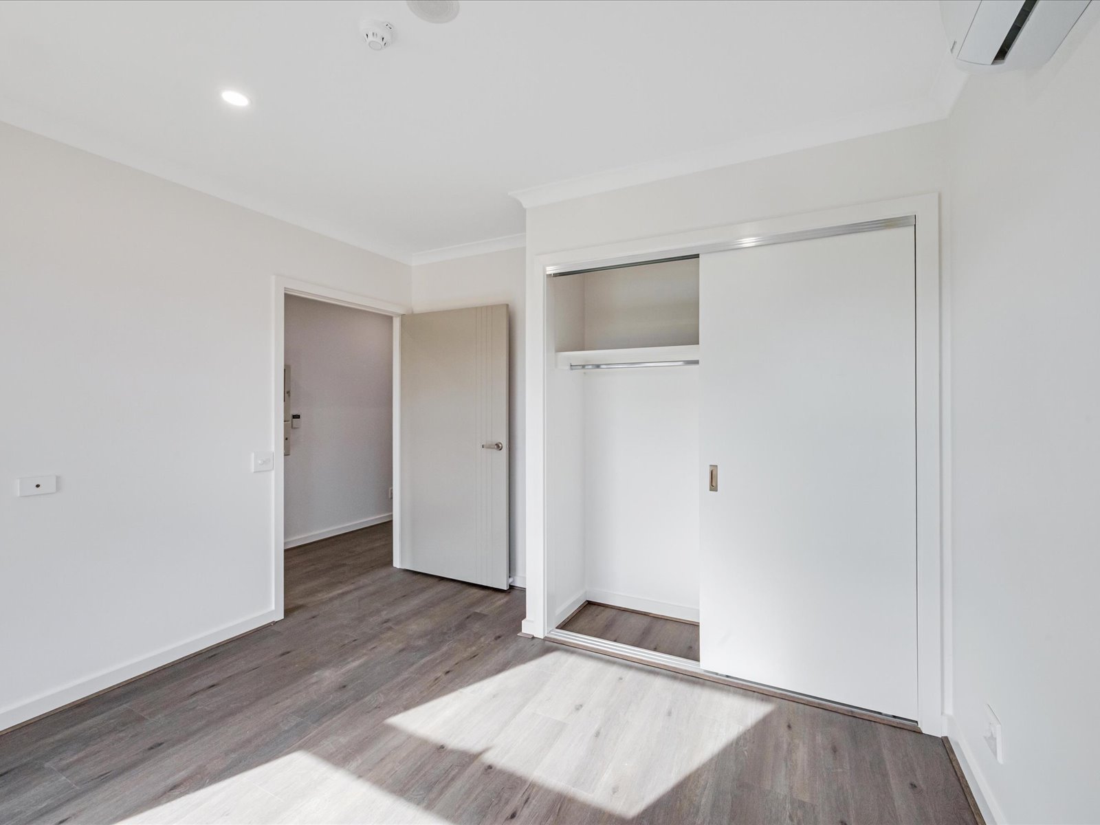 CLYDE NORTH – BRAND NEW IMPROVED LIVEABILITY  – 2 PARTICIPANTS – MOVE IN NOW — Home image 5