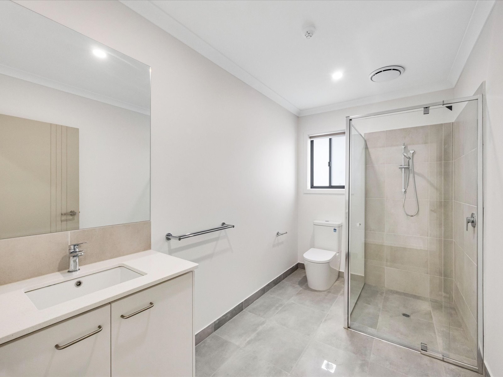CLYDE NORTH – BRAND NEW IMPROVED LIVEABILITY  – 2 PARTICIPANTS – MOVE IN NOW — Home image 6