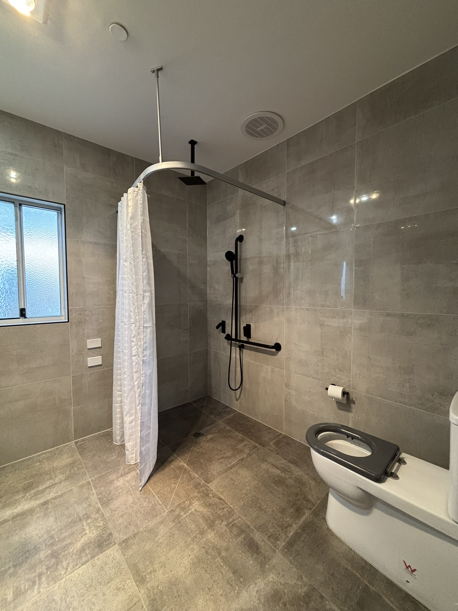 Medium Term Accommodation Available Now - Live Alone Unit — Home image 2