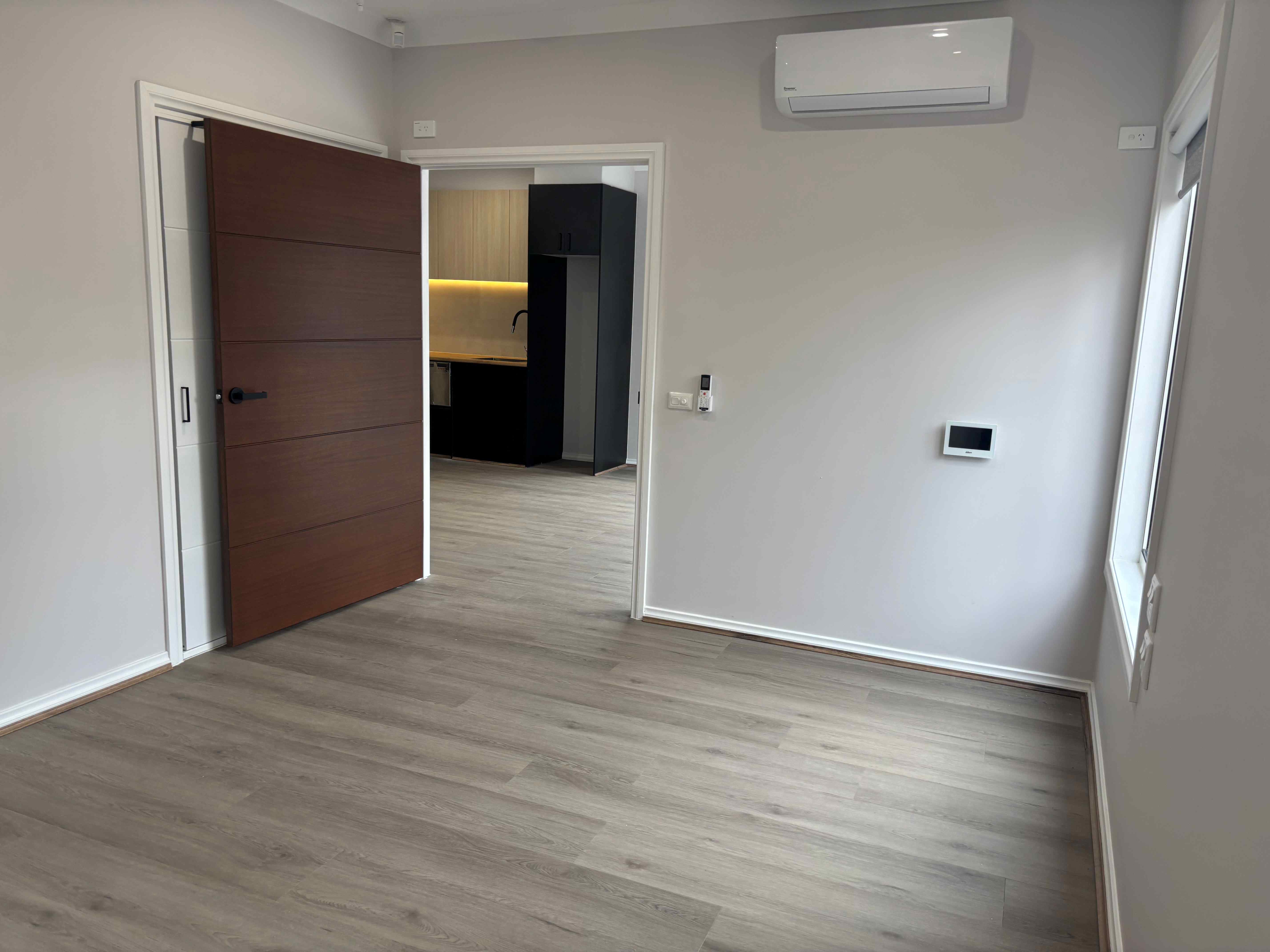 Medium Term Accommodation Available Now - Live Alone Unit — Home image 6