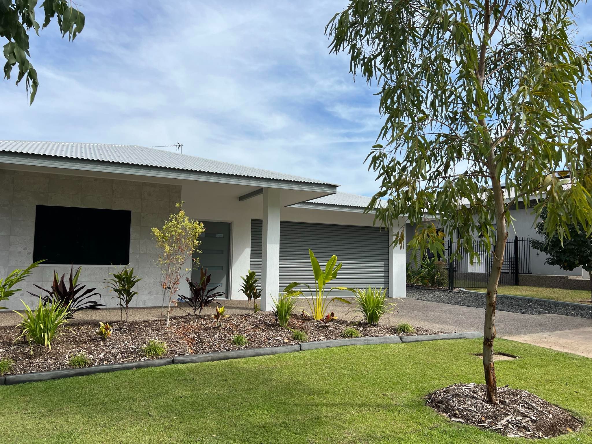 3 BR High Physical Support Home with OOA Room – Lee Point — Home image 2