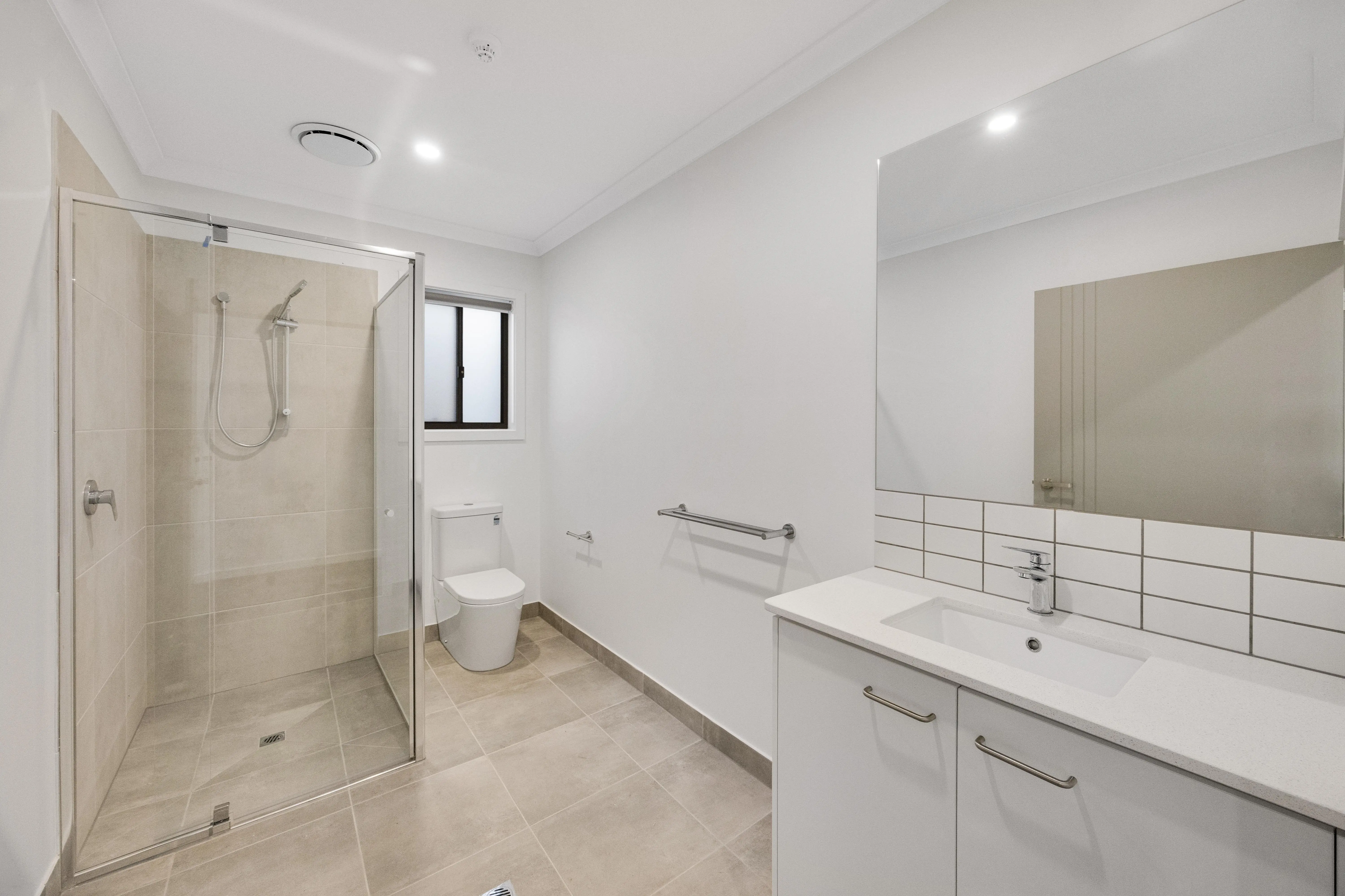 Holley Crescent, Armstrong Creek — Home image 5