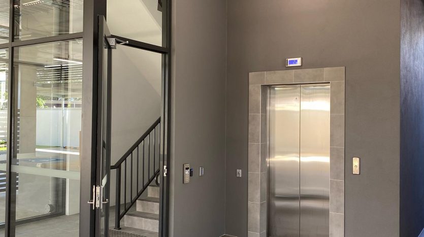 Modern fully-accessible one-bedroom apartment in SIL supported Vertical Village — Home image 7