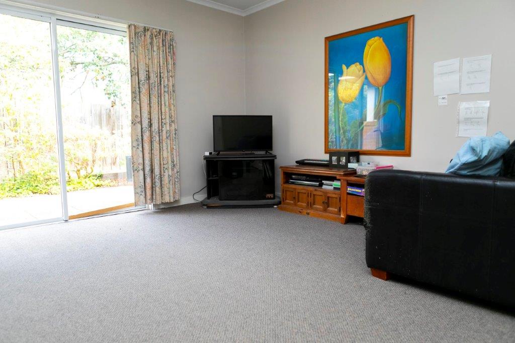 Delightfully welcoming home in Ringwood — Home image 3