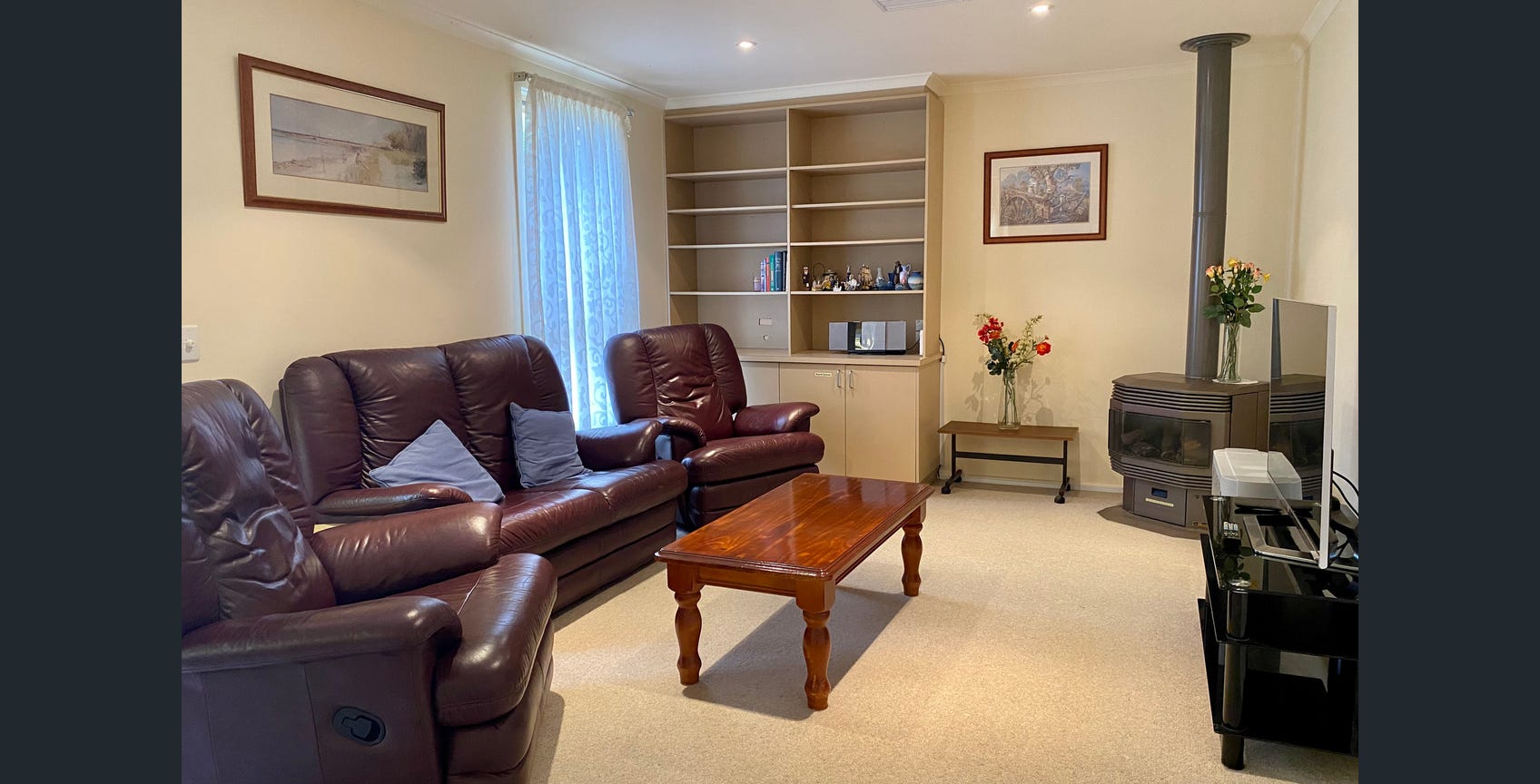 Beautiful SIL Home in Dromana, Stone throw from the beach — Home image 8