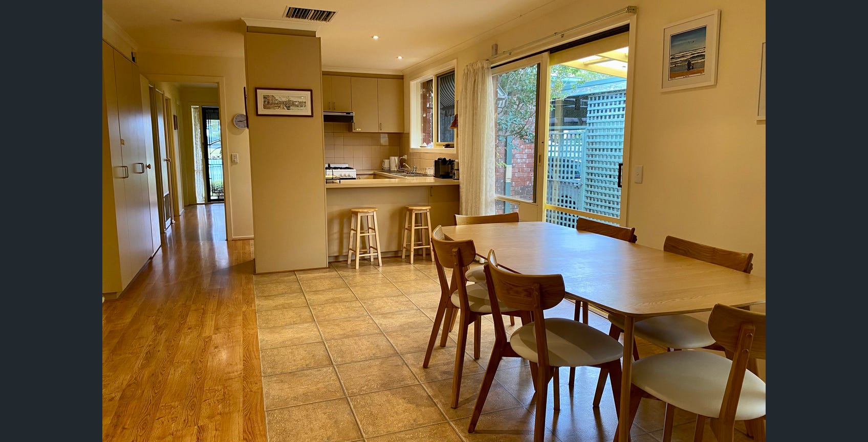 Beautiful SIL Home in Dromana, Stone throw from the beach — Home image 8