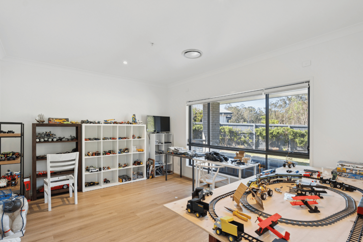 Join this leafy suburban home with easy access to Brisbane CBD. — Home image 6