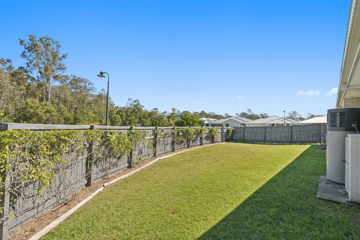 Join this leafy suburban home with easy access to Brisbane CBD. — Home image 9