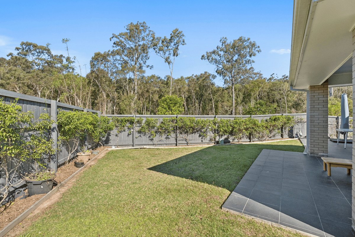 Join this leafy suburban home with easy access to Brisbane CBD. — Home image 10