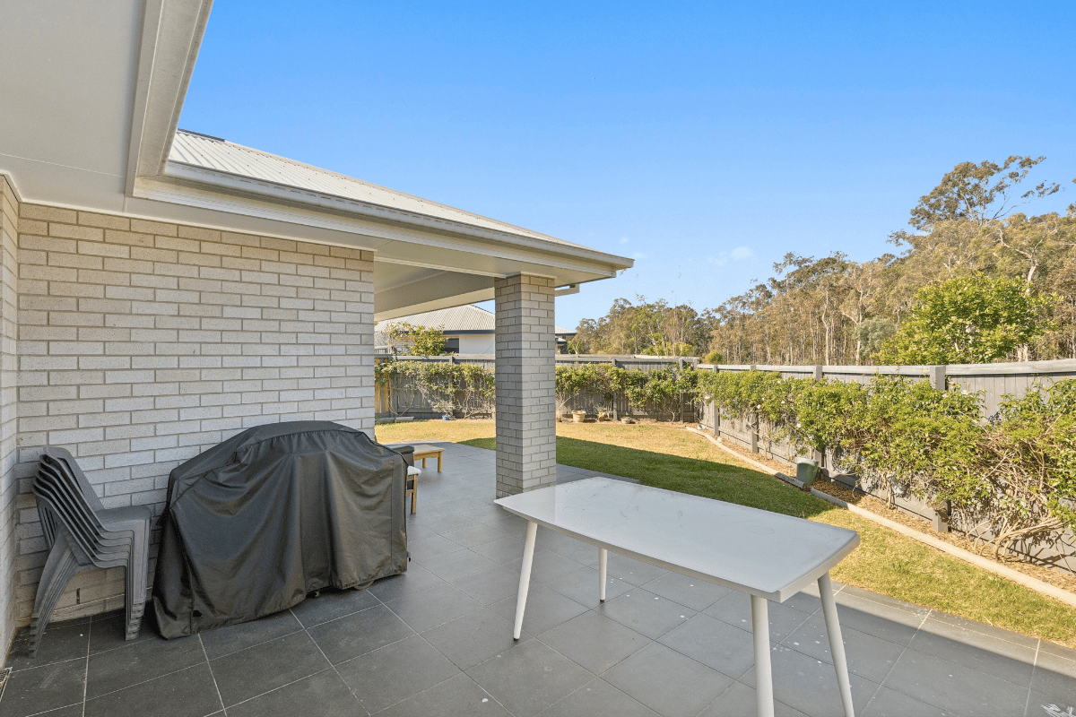 Join this leafy suburban home with easy access to Brisbane CBD. — Home image 11