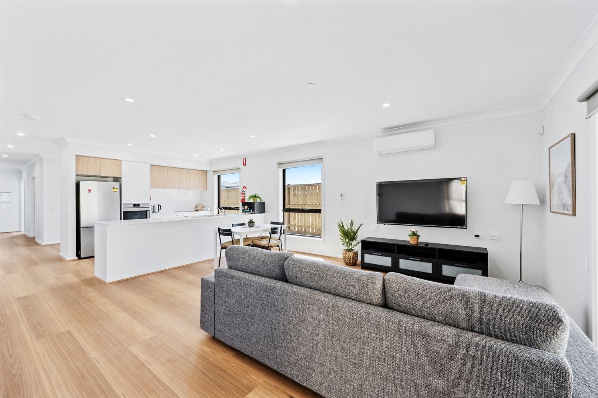 Modern 3-Bedroom HPS - Bronwyn Way, Wyndham Vale VIC — Home image 4