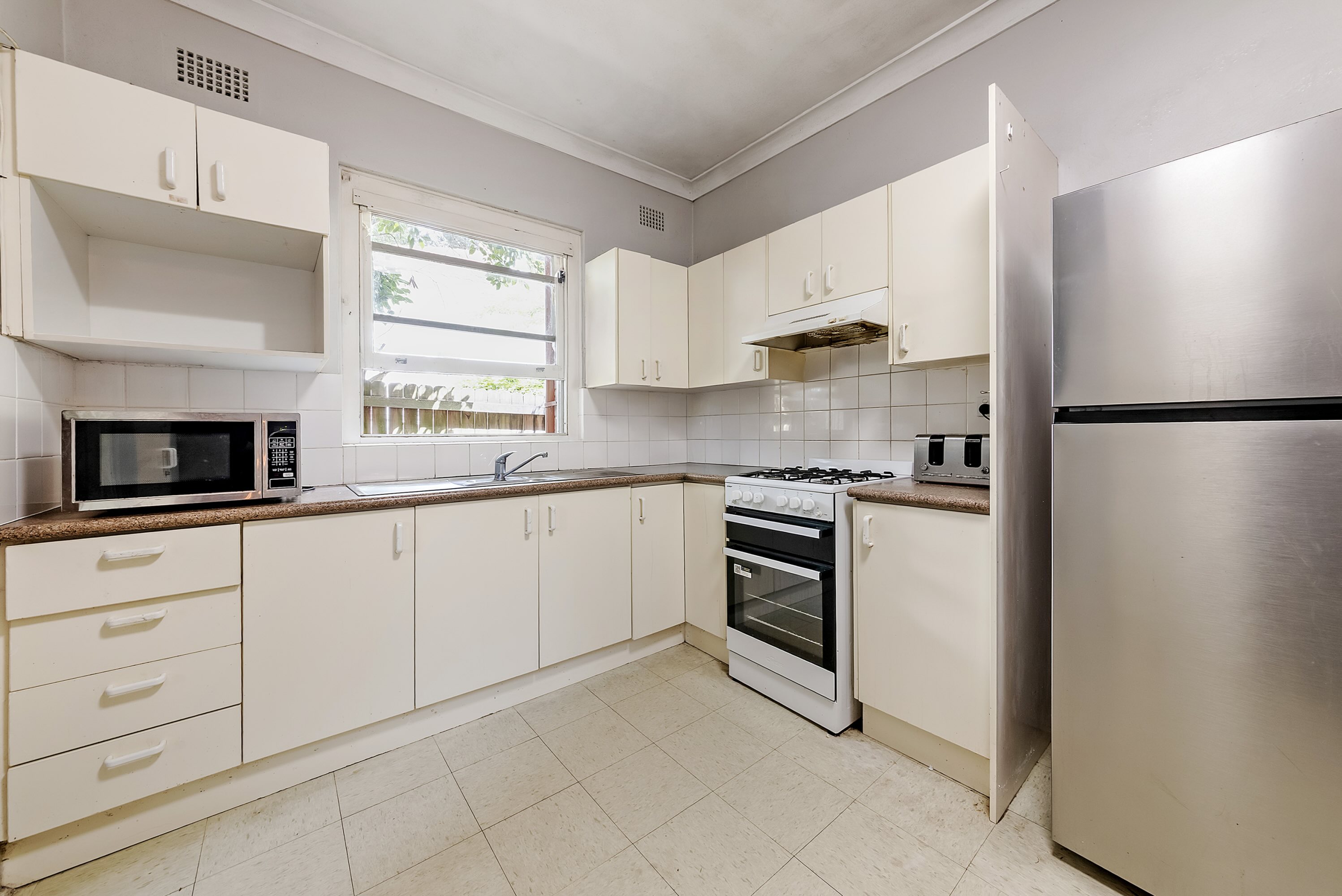 SIL home in Roseville — Home image 4