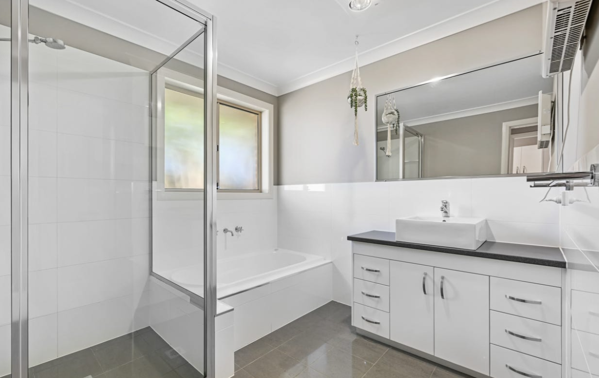 Molloy — Home image 4