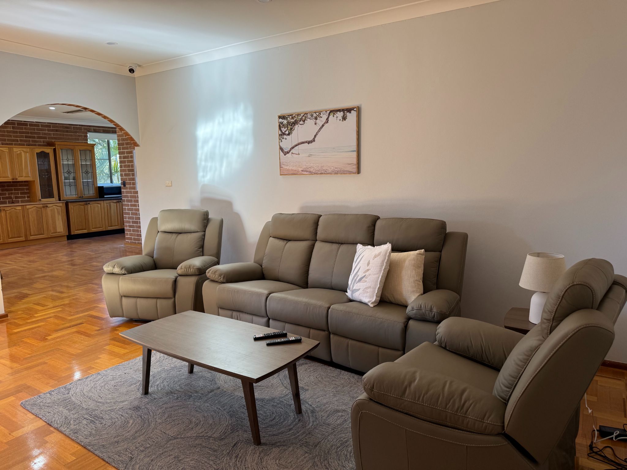 Spacious home in Peakhurst — Home image 2