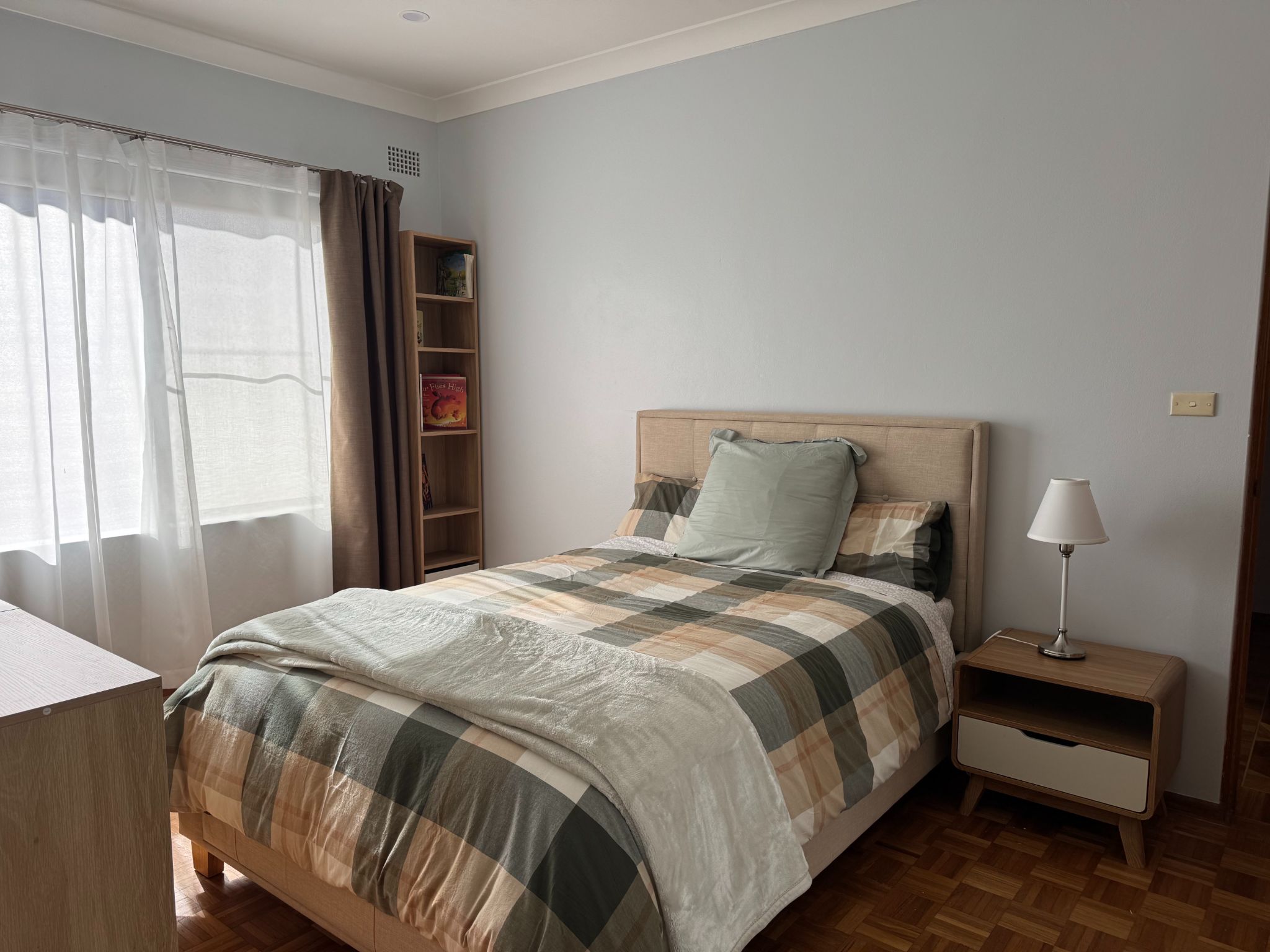 Spacious home in Peakhurst — Home image 6