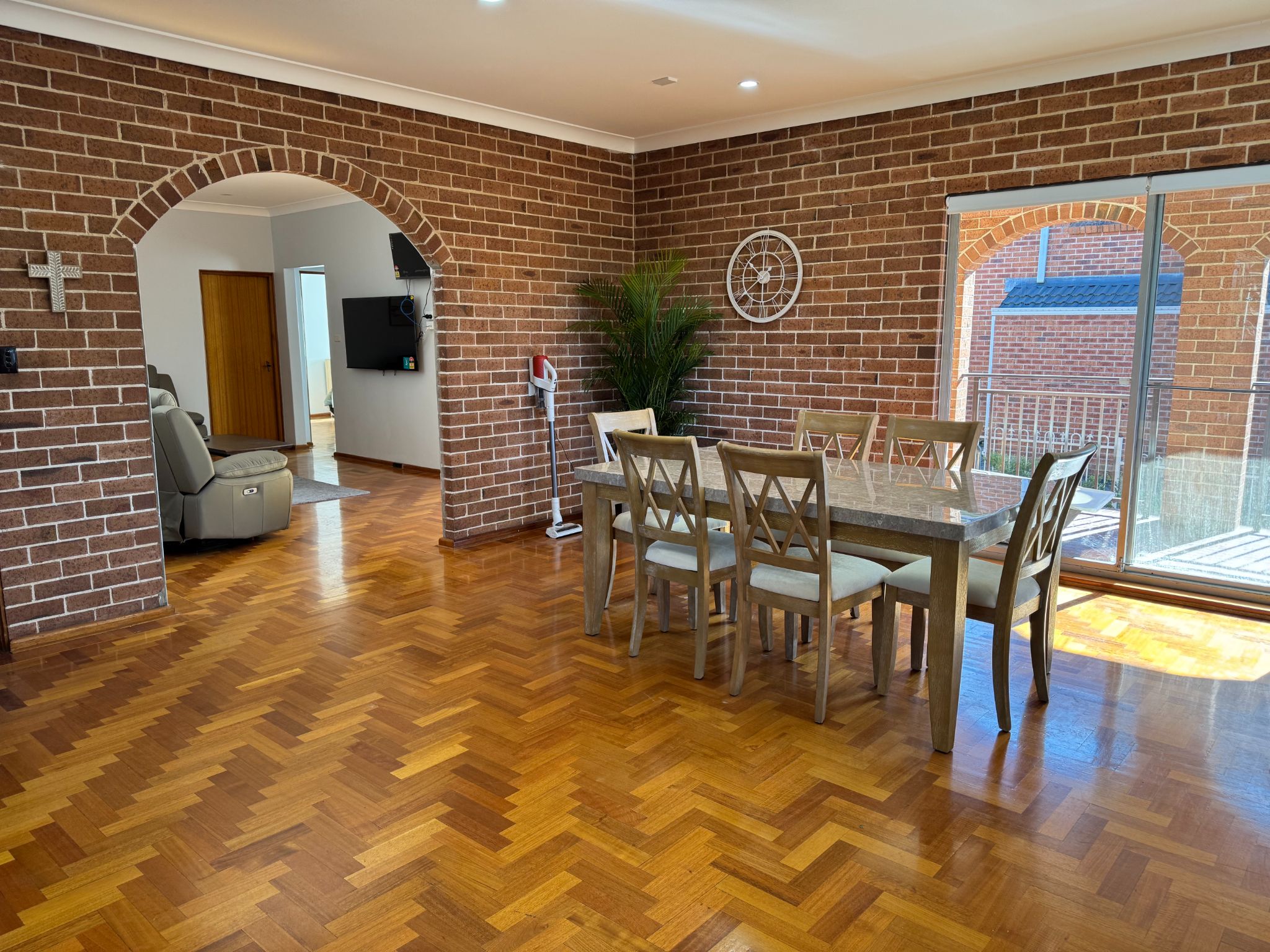 Spacious home in Peakhurst — Home image 8
