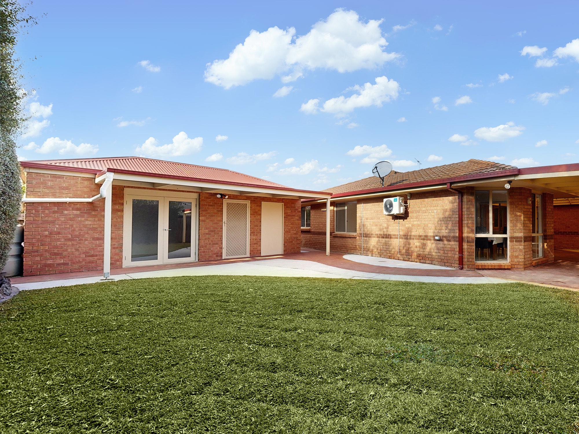 Spacious Family-Style Home, Close to All Amenities (SIL/STA/MTA) — Home image 9
