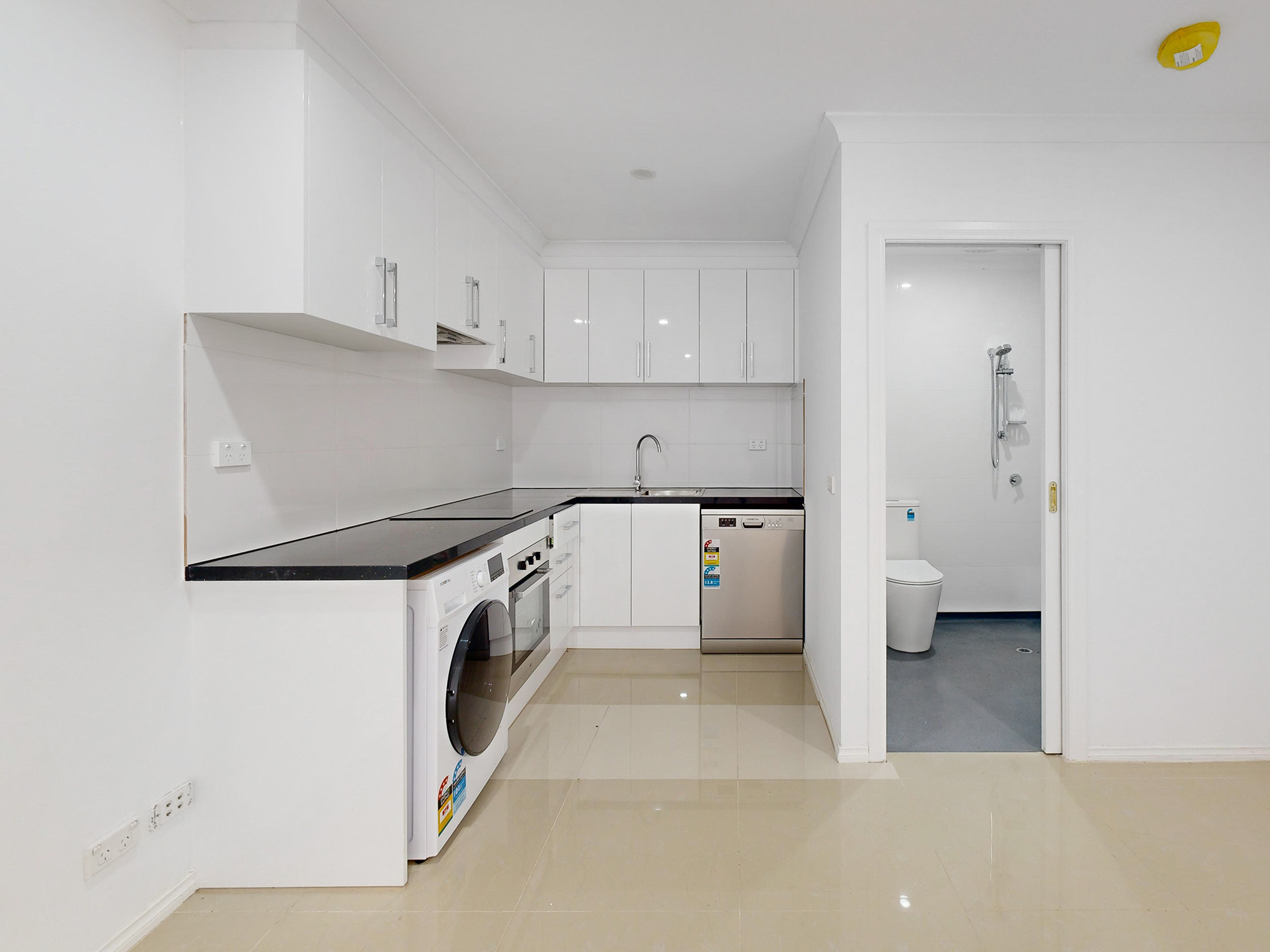 Spacious Family-Style Home, Close to All Amenities (SIL/STA/MTA) — Home image 13