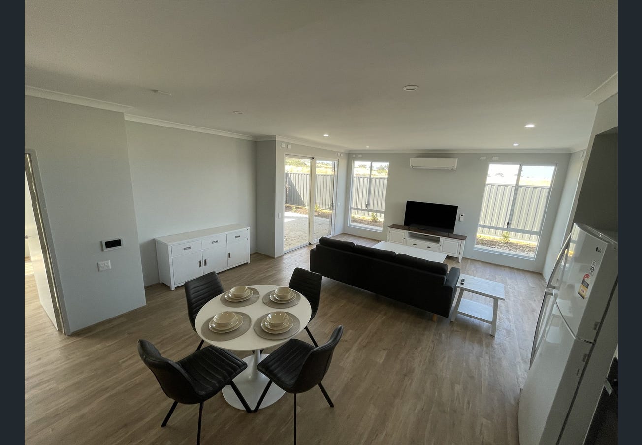 LAKELANDS — Home image 4