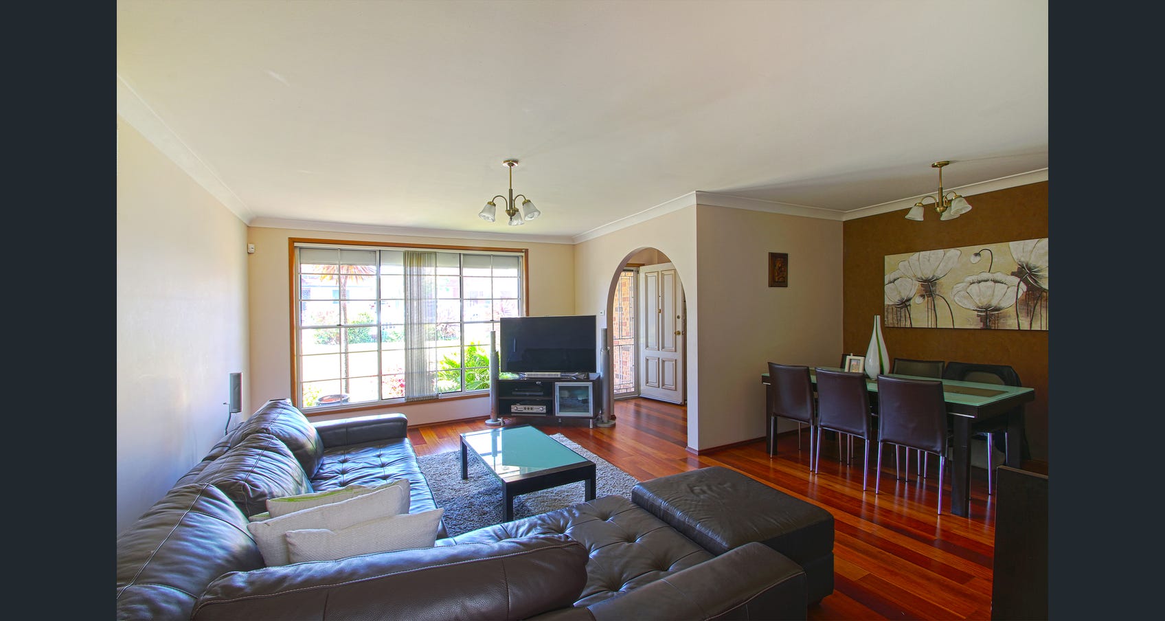 Spacious home with a pool and Granny Flat — Home image 4