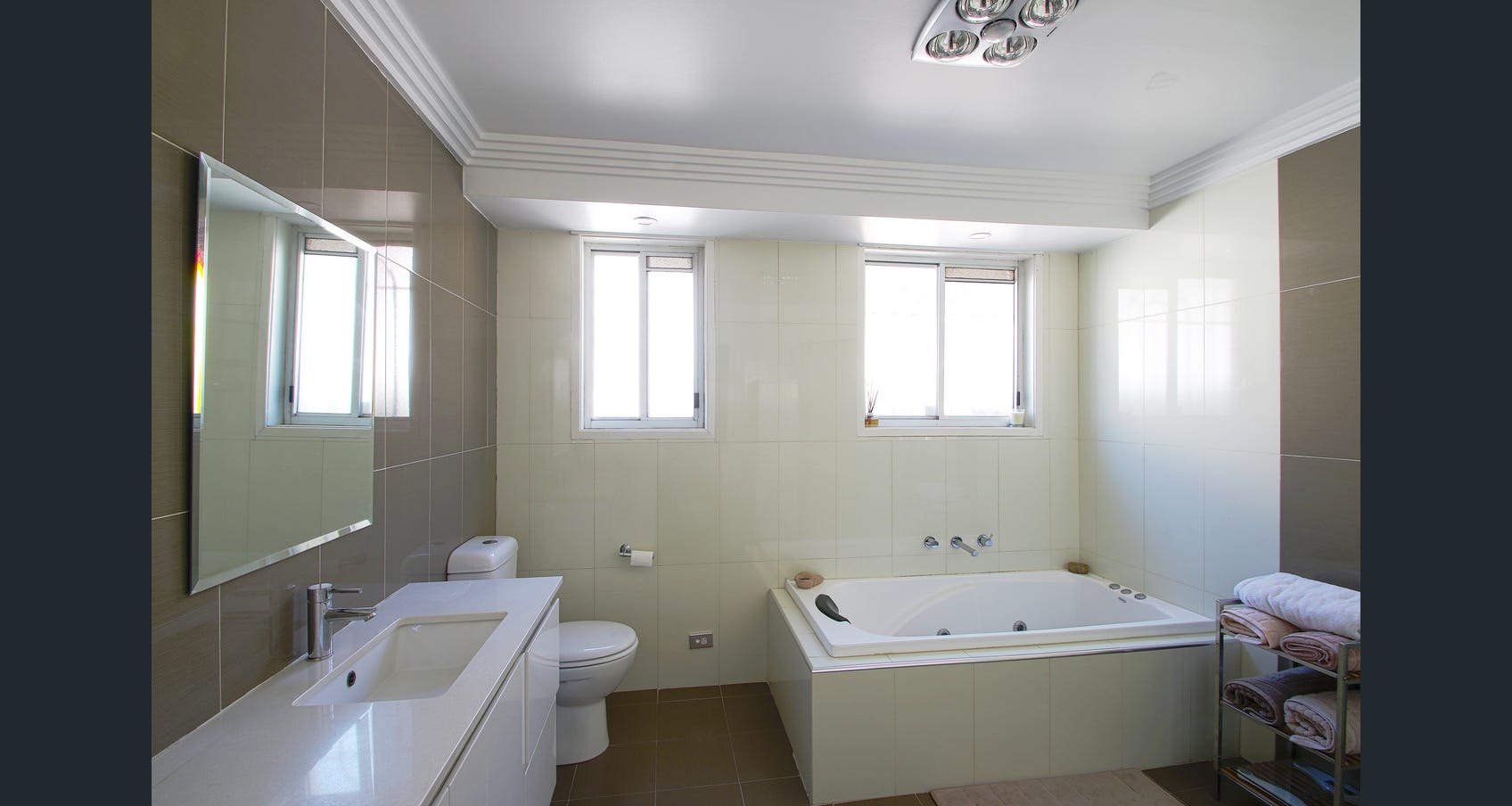 Spacious home with a pool and Granny Flat — Home image 6