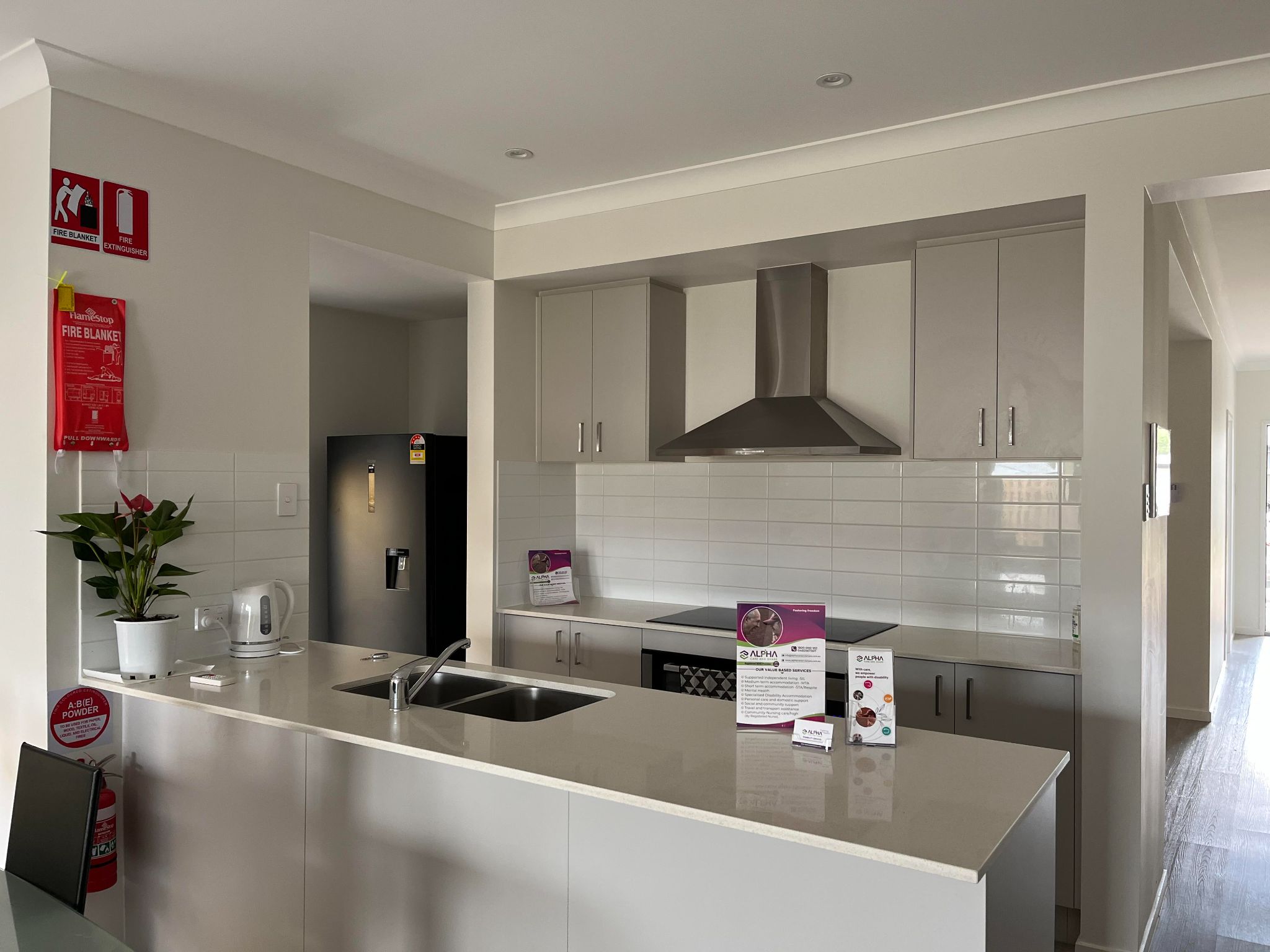 Emergency and Short-Term Accommodation, Park Ridge — Home image 2