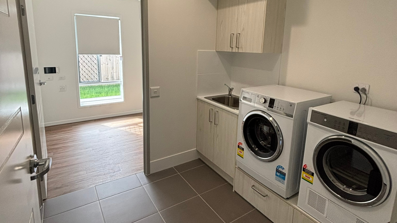 Modern HPS Living in Banya — Home image 9