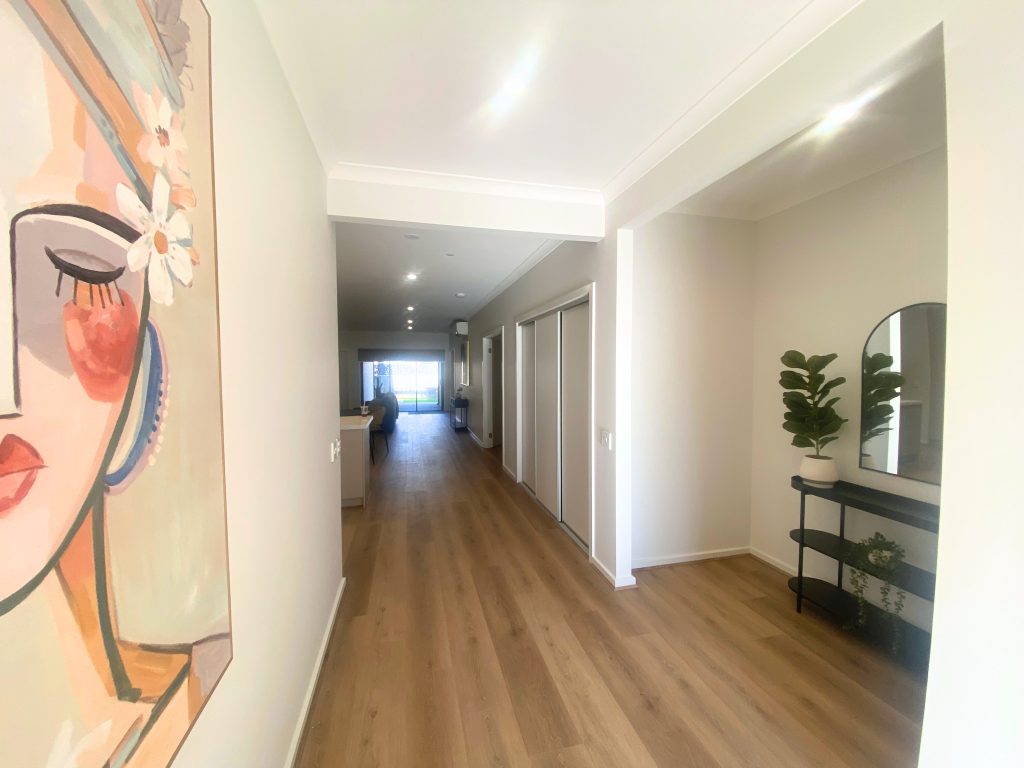 LANDRIDGE HPS w/BARIATRIC FEATURES & VILLA - Doreen, Victoria — Home image 8