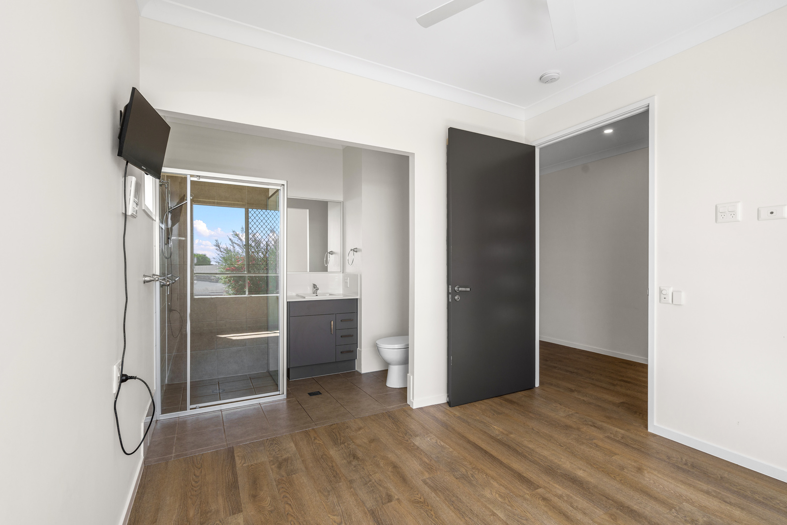 GLENVALE, QLD - HIGH PHYSICAL SUPPORT HOUSE (LOOKING FOR A CO-TENANT) — Home image 5