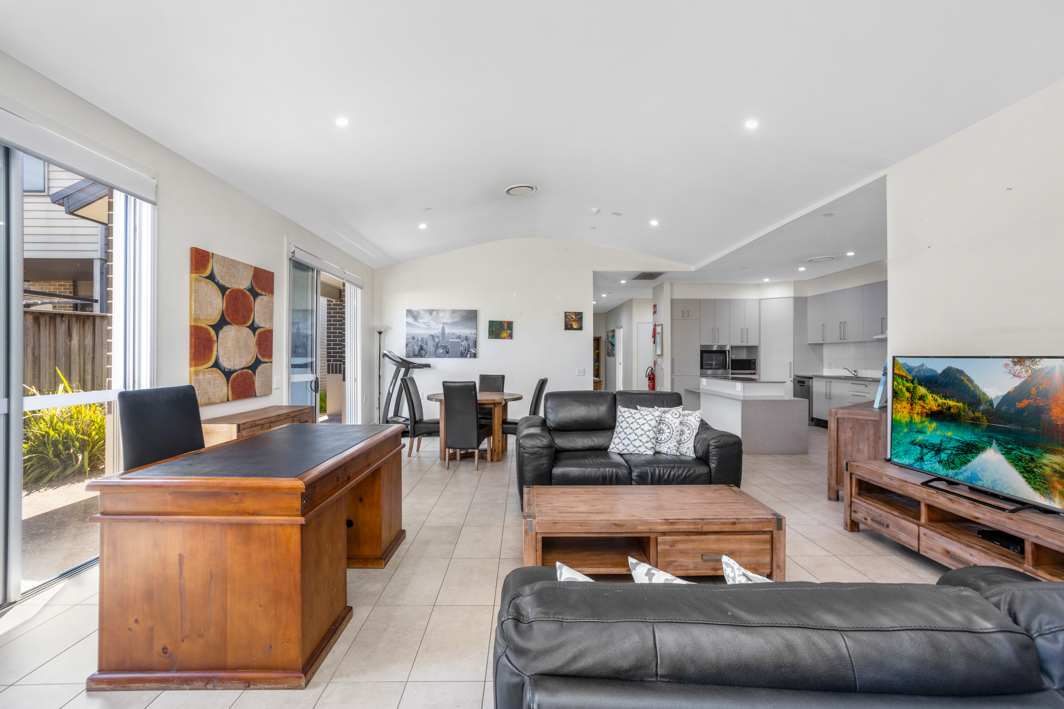 Penrith Villa with Open Living, Ensuite & Shared Outdoor Connection — Home image 4
