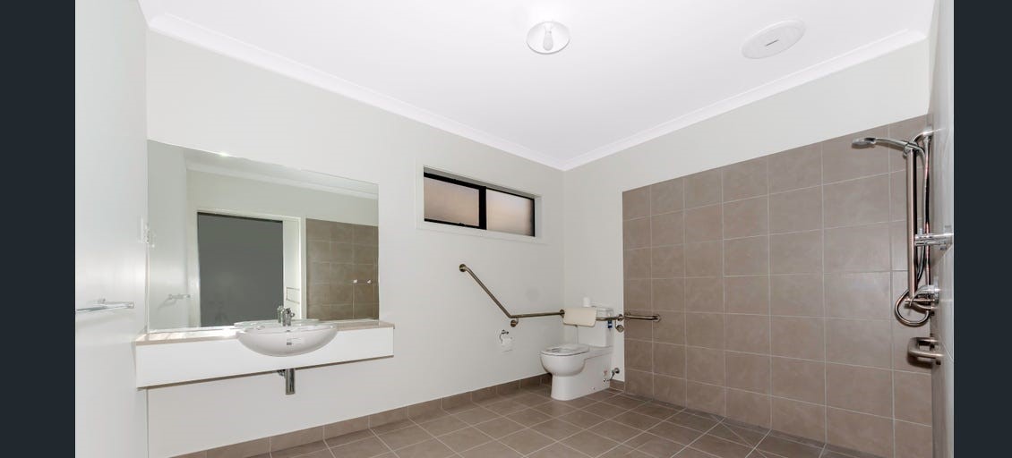 LANSDOWNE — Home image 3