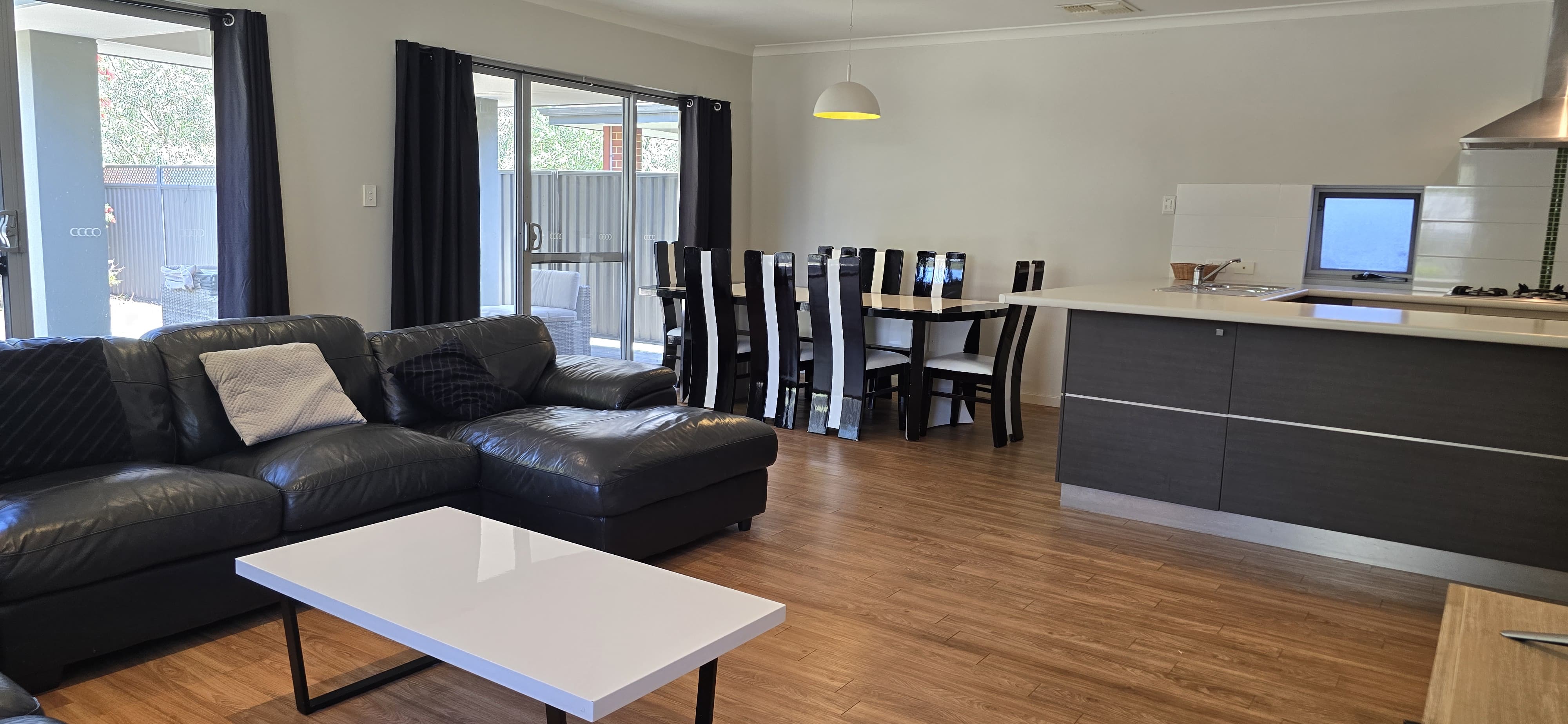 4X2 Spacious fully furnished large house in Midland,WA — Home image 5