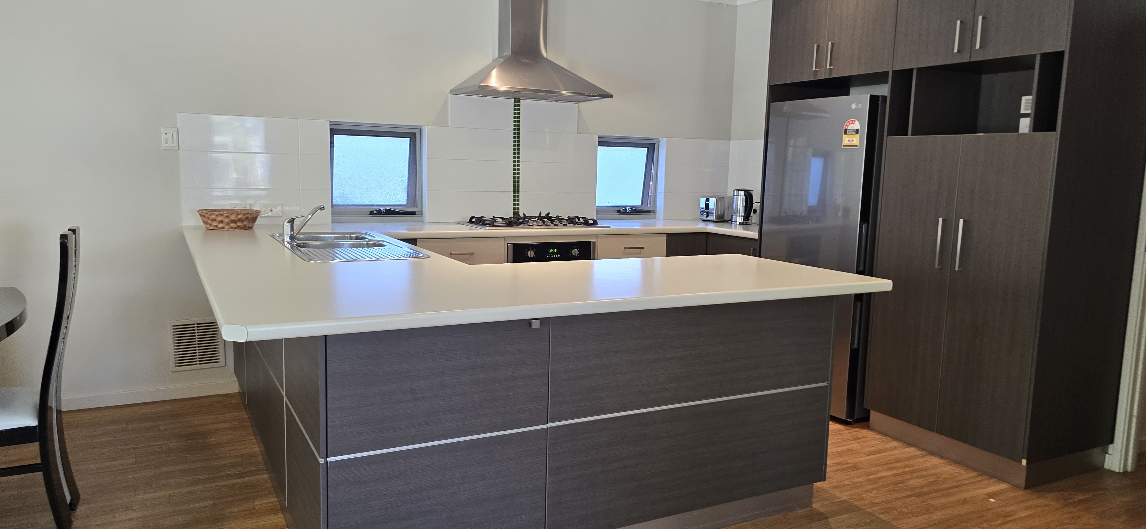 4X2 Spacious fully furnished large house in Midland,WA — Home image 6