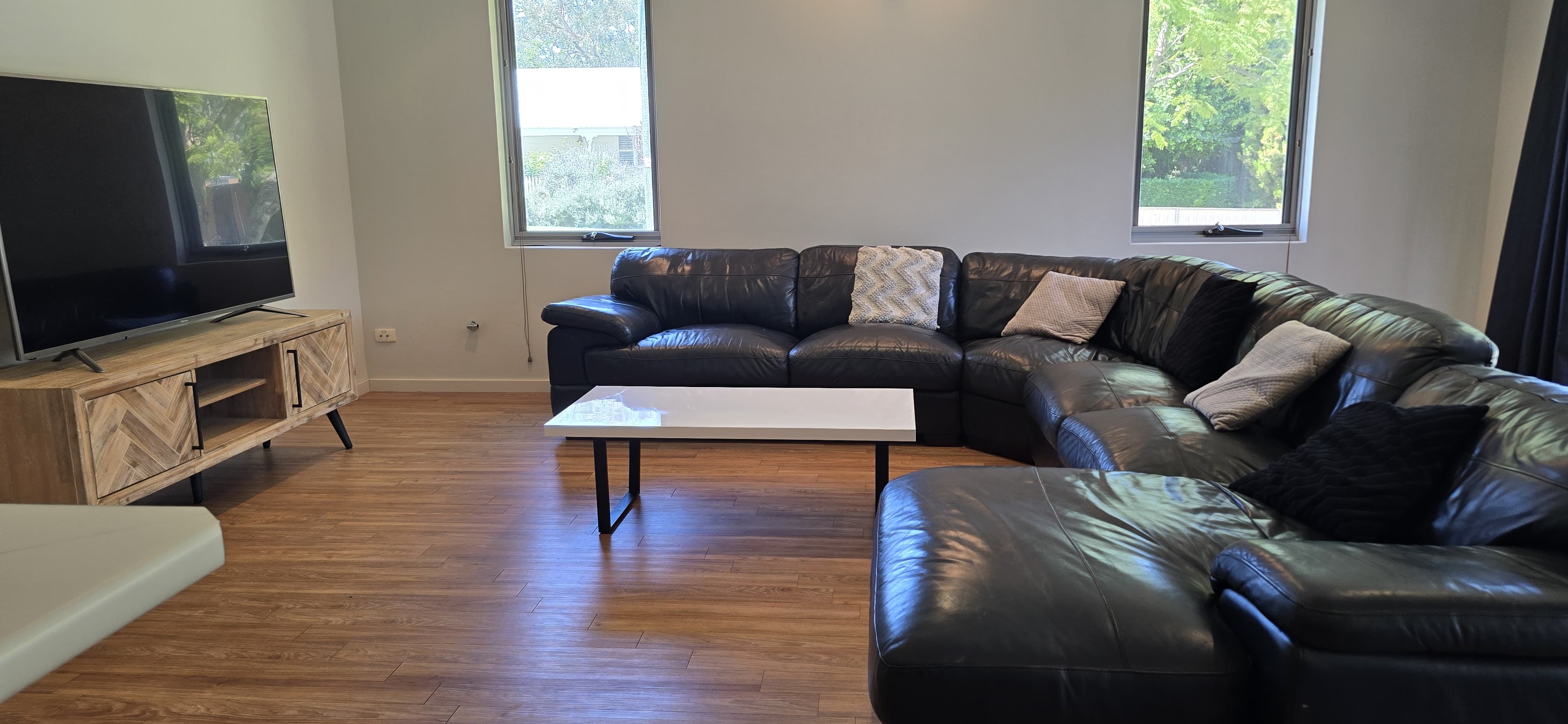 4X2 Spacious fully furnished large house in Midland,WA — Home image 8