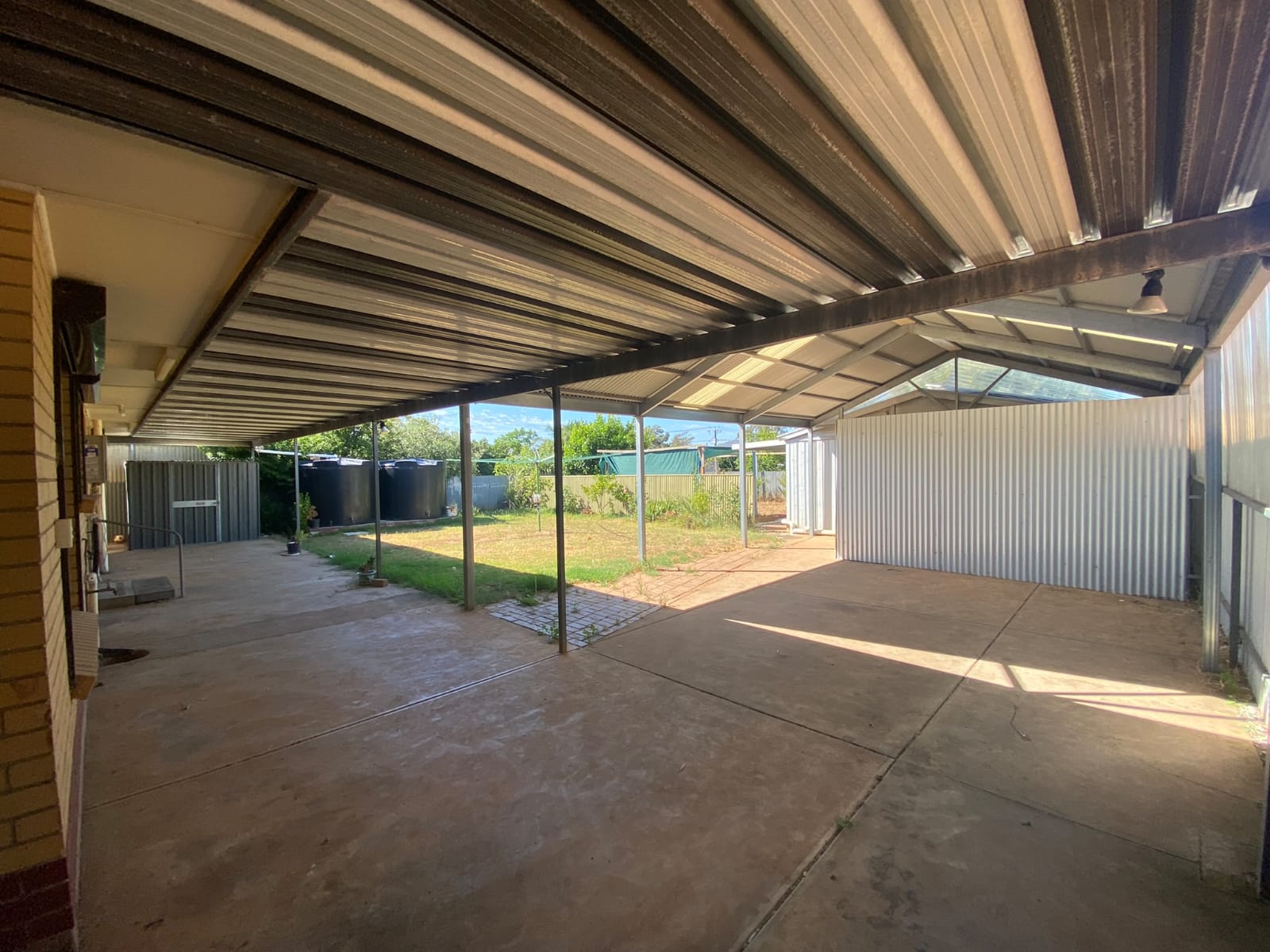 3 bedroom home AND separate unit with own yard — Home image 4