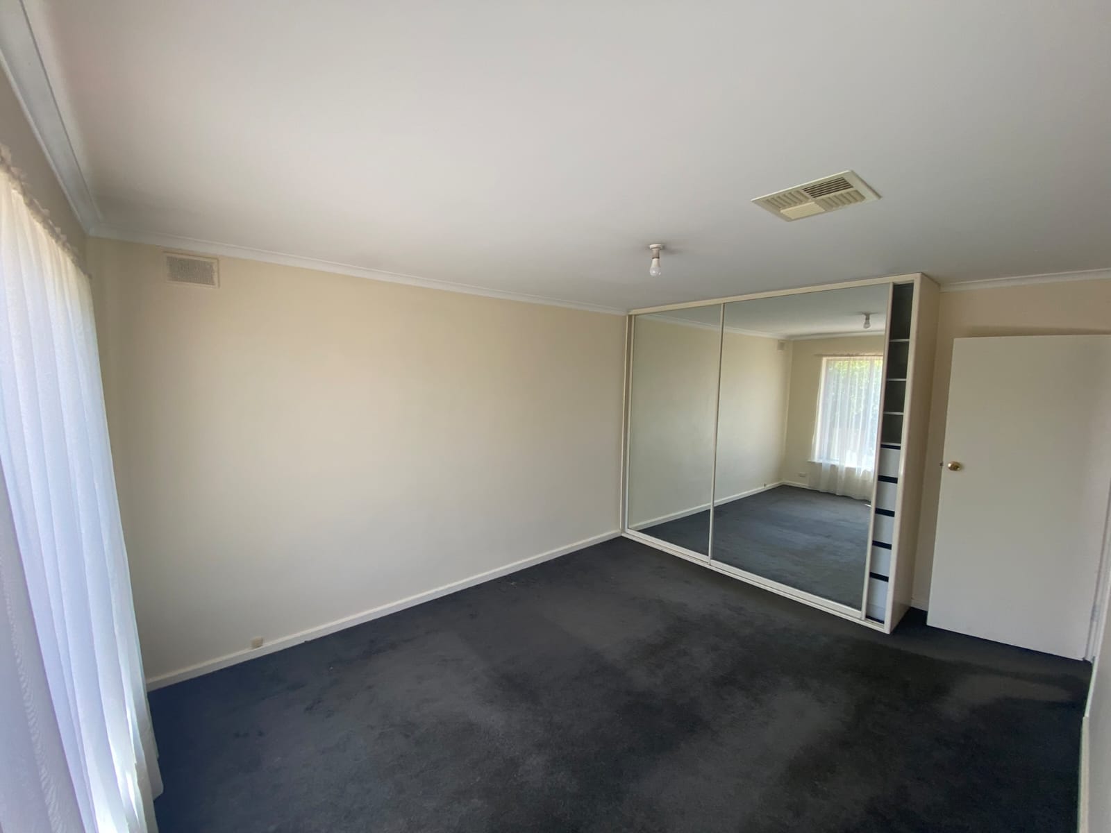 3 bedroom home AND separate unit with own yard — Home image 5