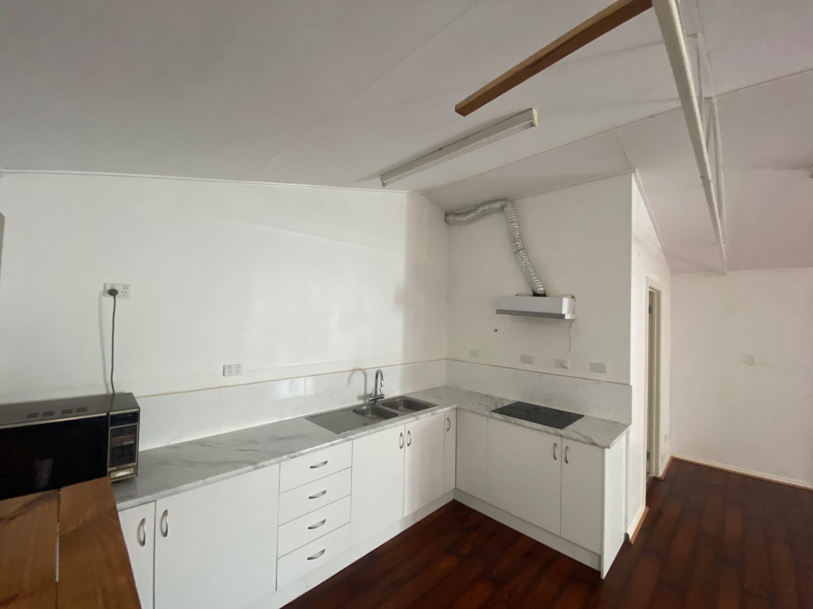 3 bedroom home AND separate unit with own yard — Home image 6