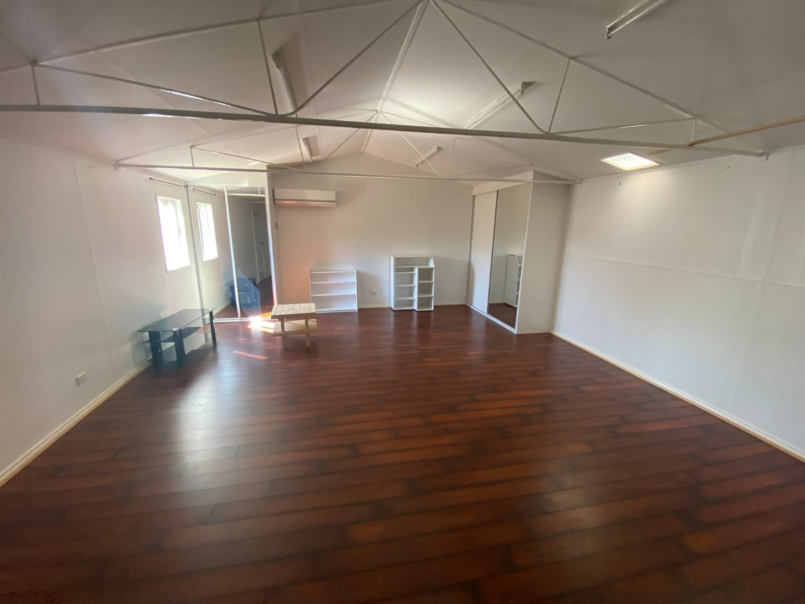 3 bedroom home AND separate unit with own yard — Home image 7