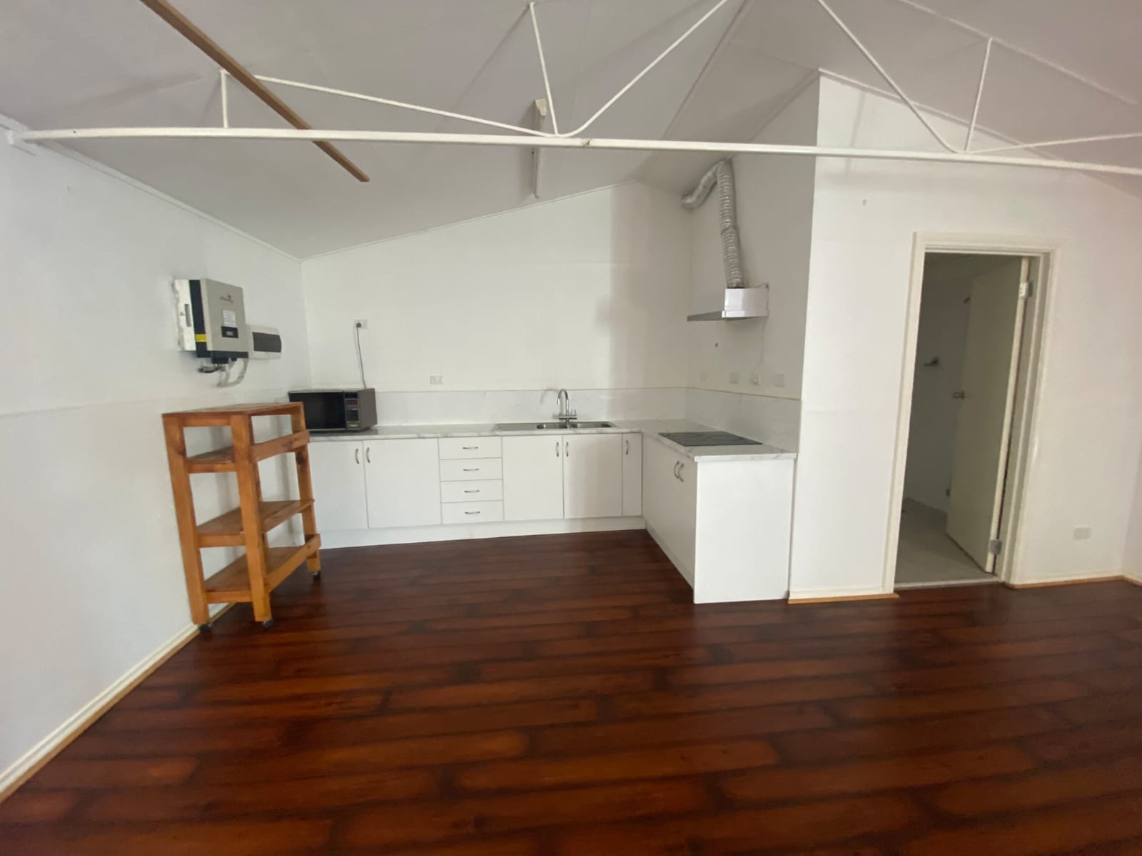 3 bedroom home AND separate unit with own yard — Home image 8