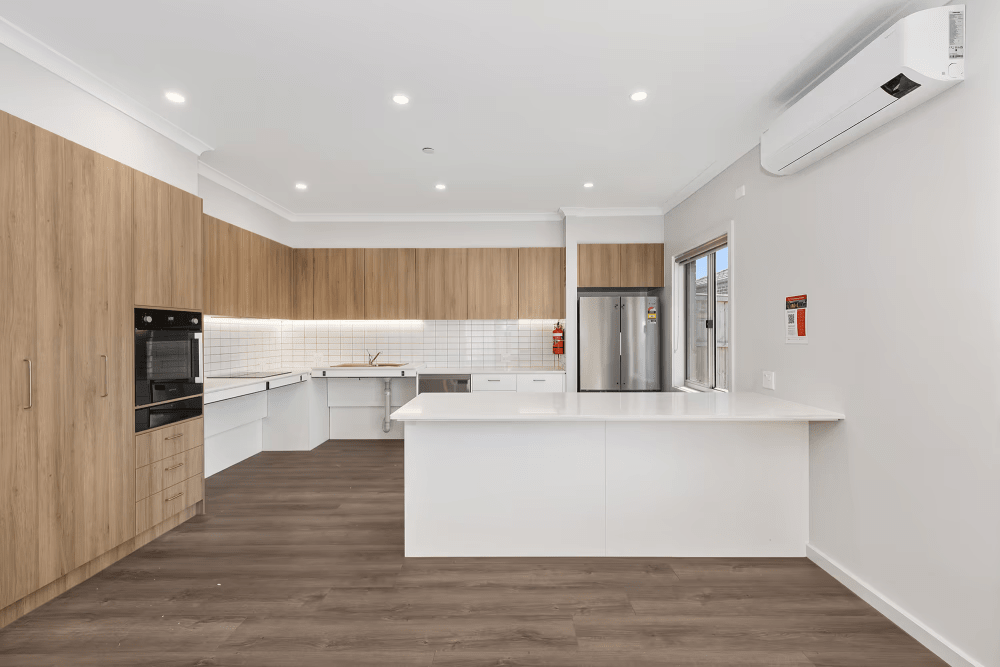 Clyde – Modern & Stylish HPS/FA/IL Home — Home image 2