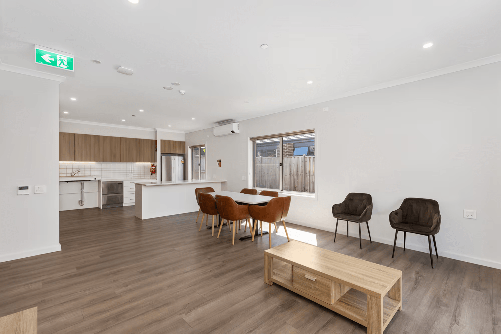 Clyde – Modern & Stylish HPS/FA/IL Home — Home image 3