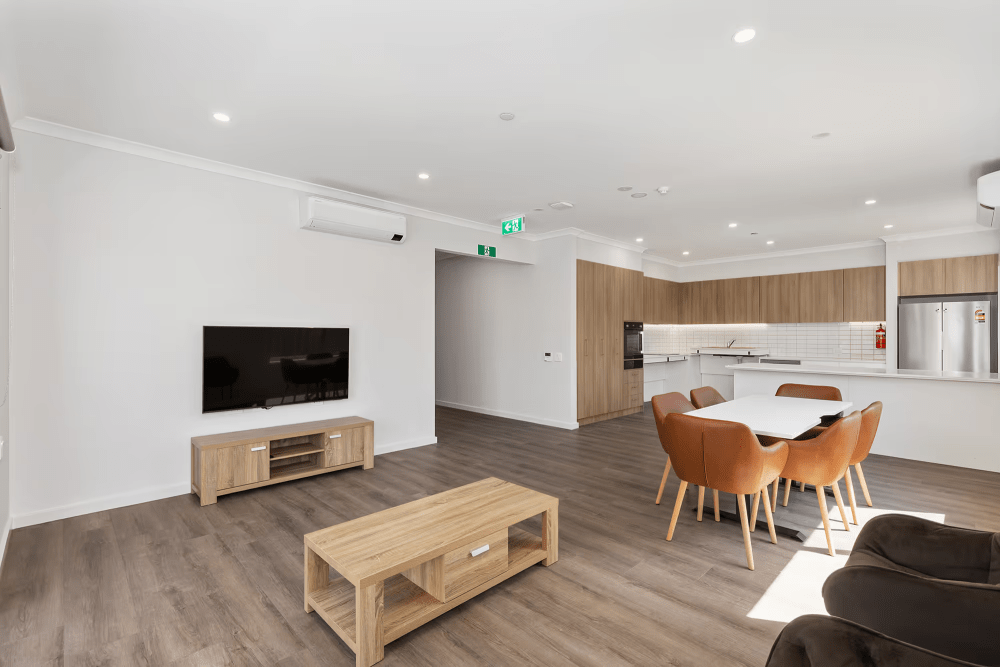 Clyde – Modern & Stylish HPS/FA/IL Home — Home image 4