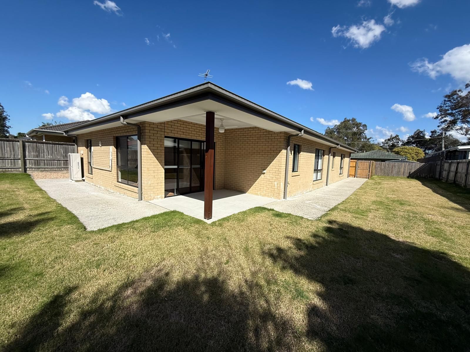 Loganlea - 3 bedroom SDA House with large yard — Home image 2